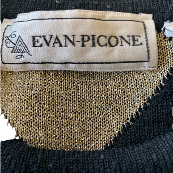 Black and Gold Metallic pullover sweater - Picture 5 of 5